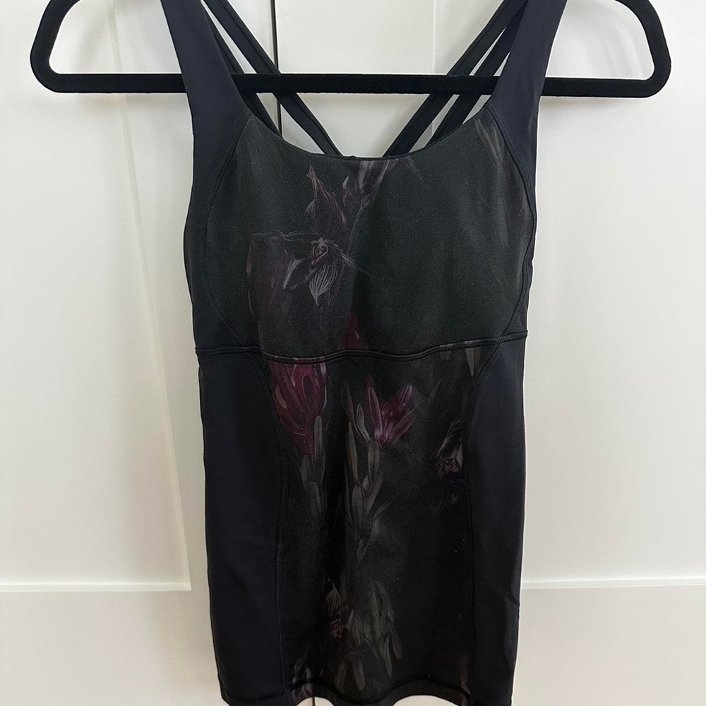 Lululemon tank top with built in bra